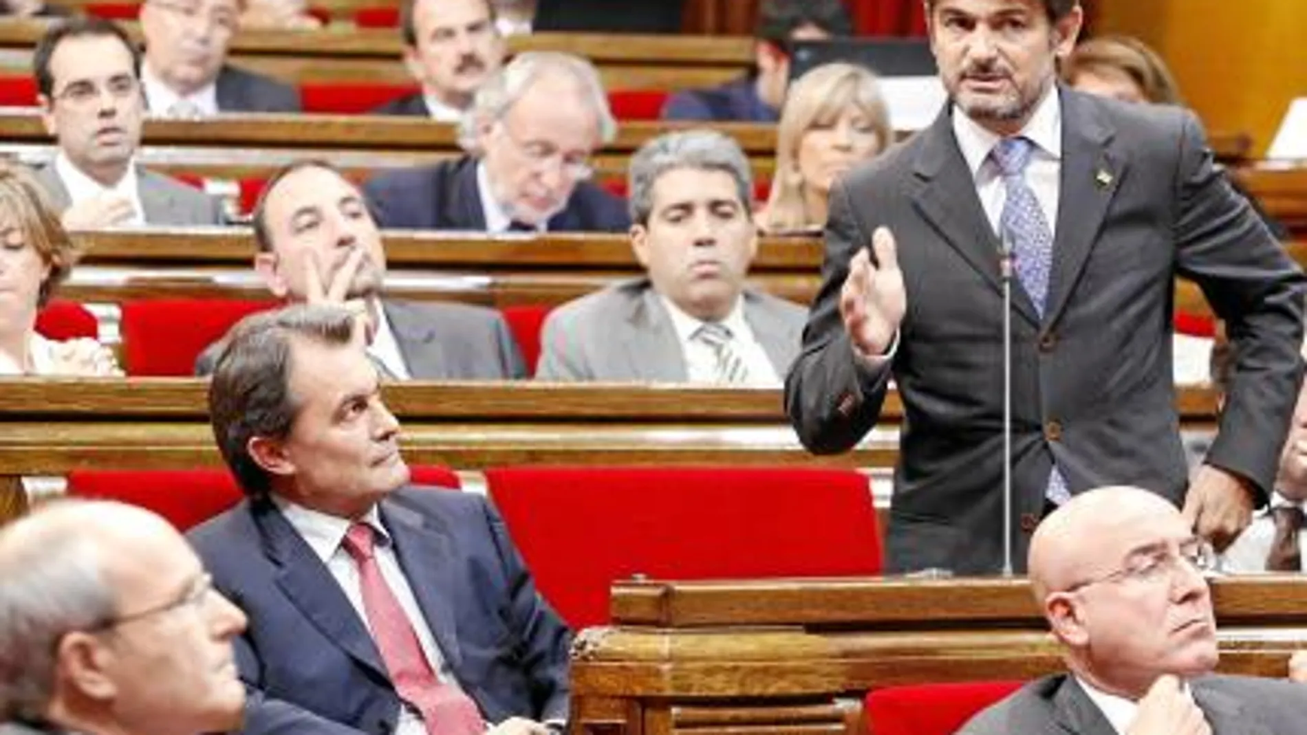 Oriol Pujol durante una de sus intervenciones en el Parlament de Cataluña