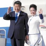 Xi Jinping, presidente de China, a su llegada ayer a Seattle con su eposa