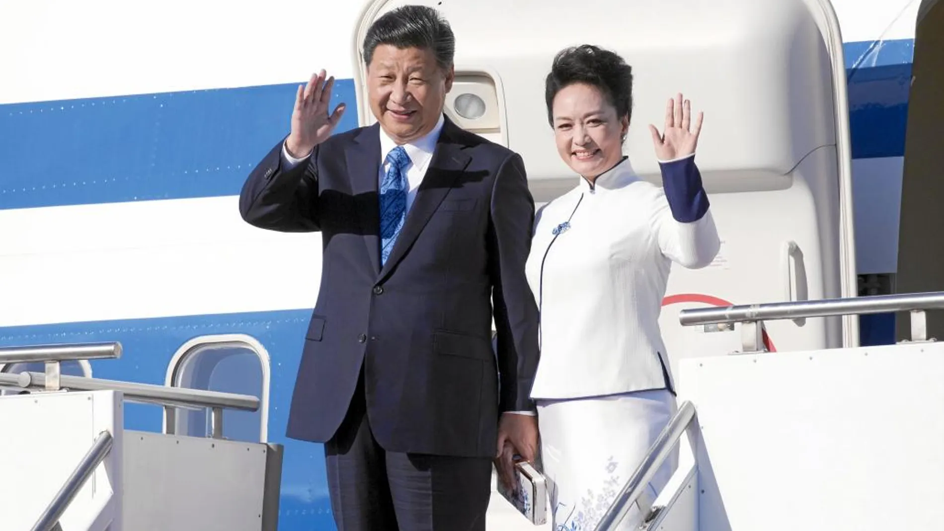 Xi Jinping, presidente de China, a su llegada ayer a Seattle con su eposa