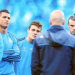 Zidane da instrucciones a Benzema, Ronaldo, Kovacic y Bale en el entrenamiento de ayer