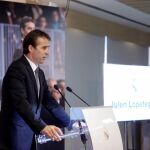 El exseleccionador español de fútbol Julen Lopetegui durante su intervención en su presentación oficial como entrenador del Real Madrid. EFE/JuanJo Martín