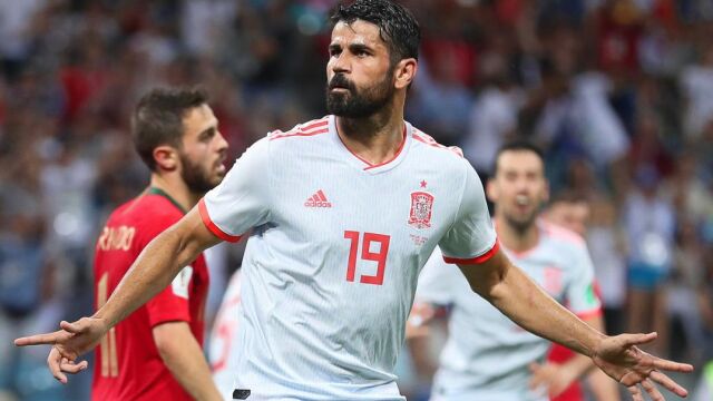 Diego Costa celebra uno de sus dos tantos anotados ayer ante Portugal / Efe