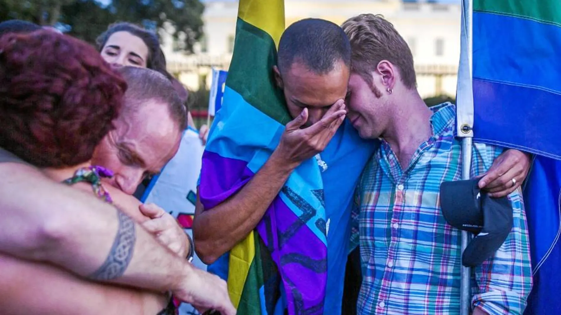 Miembros de la comunidad gay y simpatizantes, ayer en un acto de homenaje a las víctimas en Washington