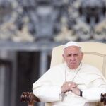 El Papa durante su audiencia general de los miércoles en la plaza de San Pedro