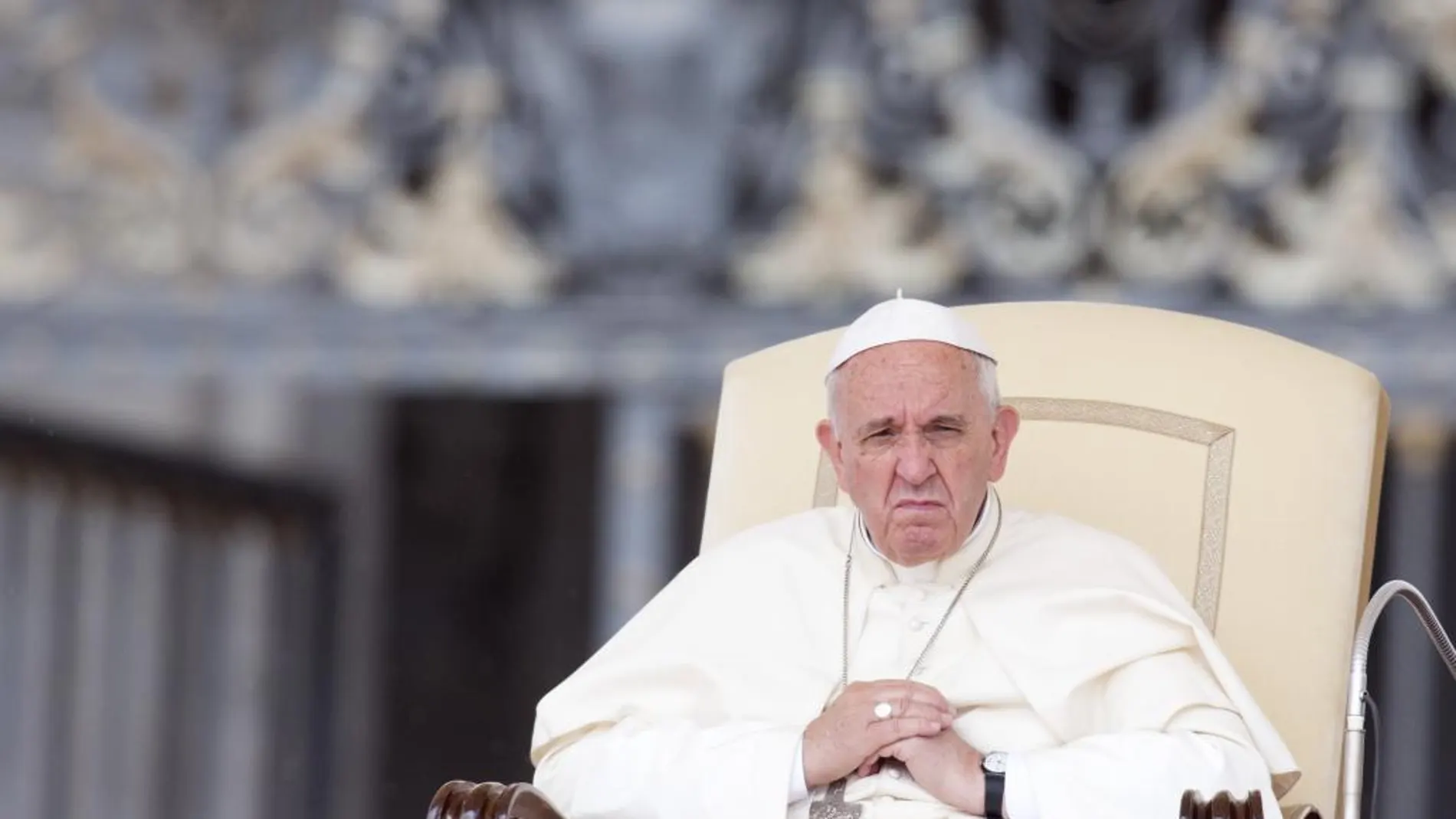 El Papa durante su audiencia general de los miércoles en la plaza de San Pedro