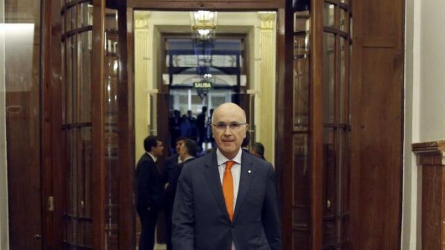 El diputado de CIU Josep Antoni Duran i Lleida en los pasillos del Congreso de los Diputados