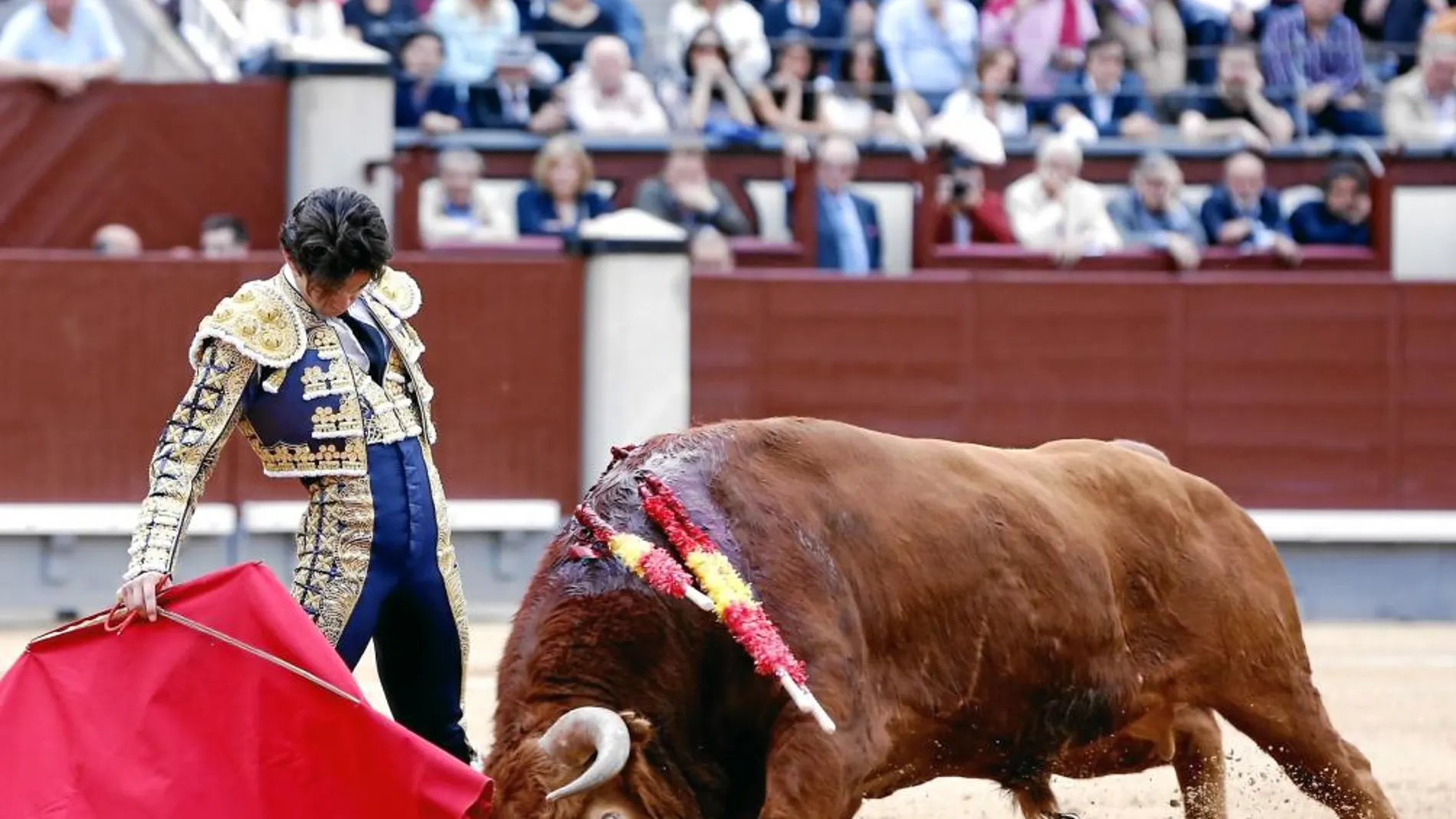 Juan del Álamo, en una asentado derechazo al tercero de la tarde