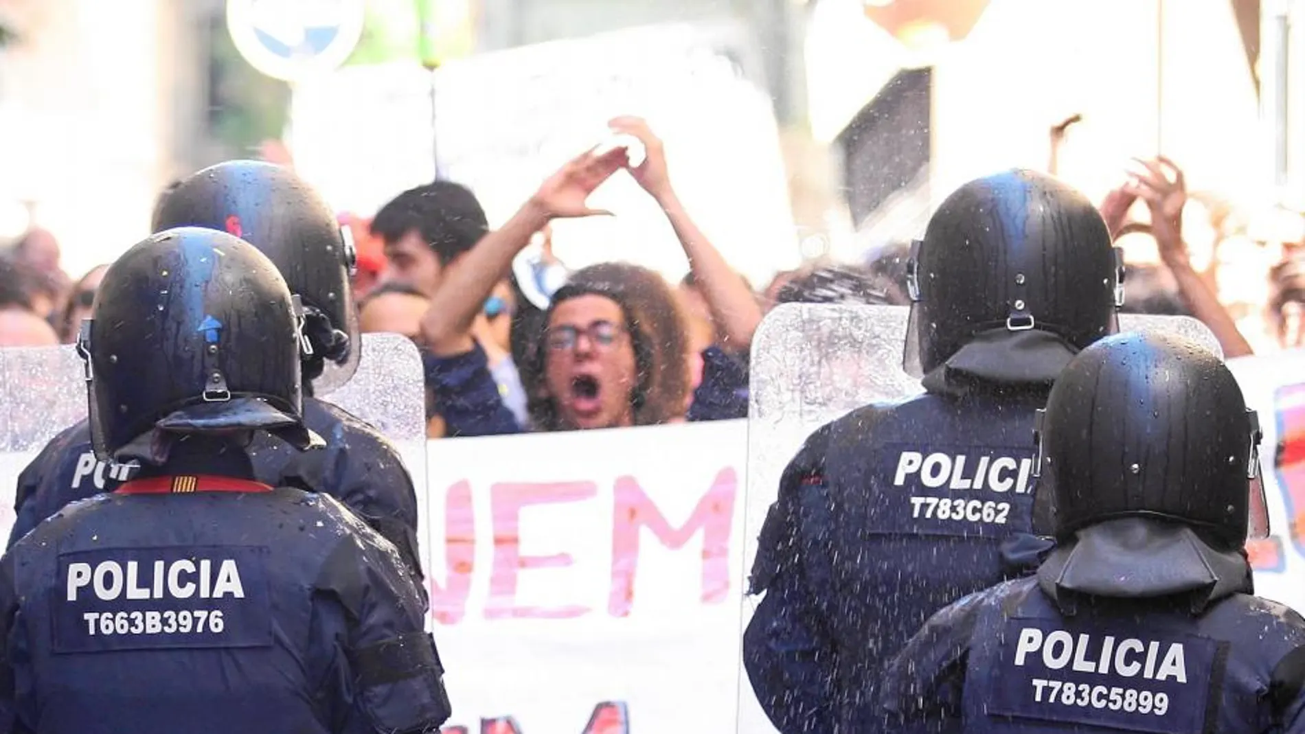 Los antidisturbios recuerdan que en las cargas se limitan a obedecer órdenes