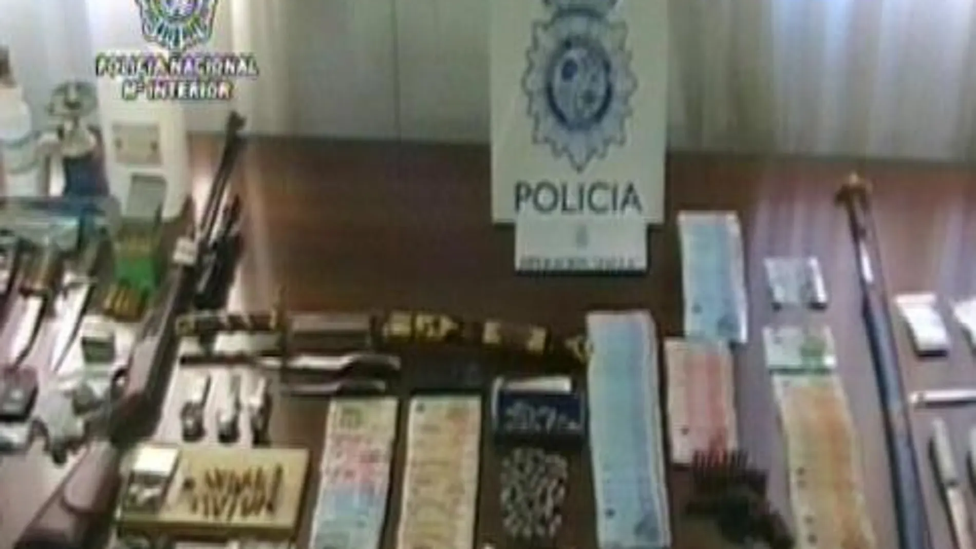 La Policía Nacional desmanteló un "hipermercado"de drogas en la mayor operación realizada en Badajoz contra el tráfico "al menudeo"de estupefacientes, en la que fueron detenidas veinte personas (19/10/10)