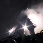 Imagen de vídeo del lanzamiento de un misil desde un buque ruso en el Mar Caspio