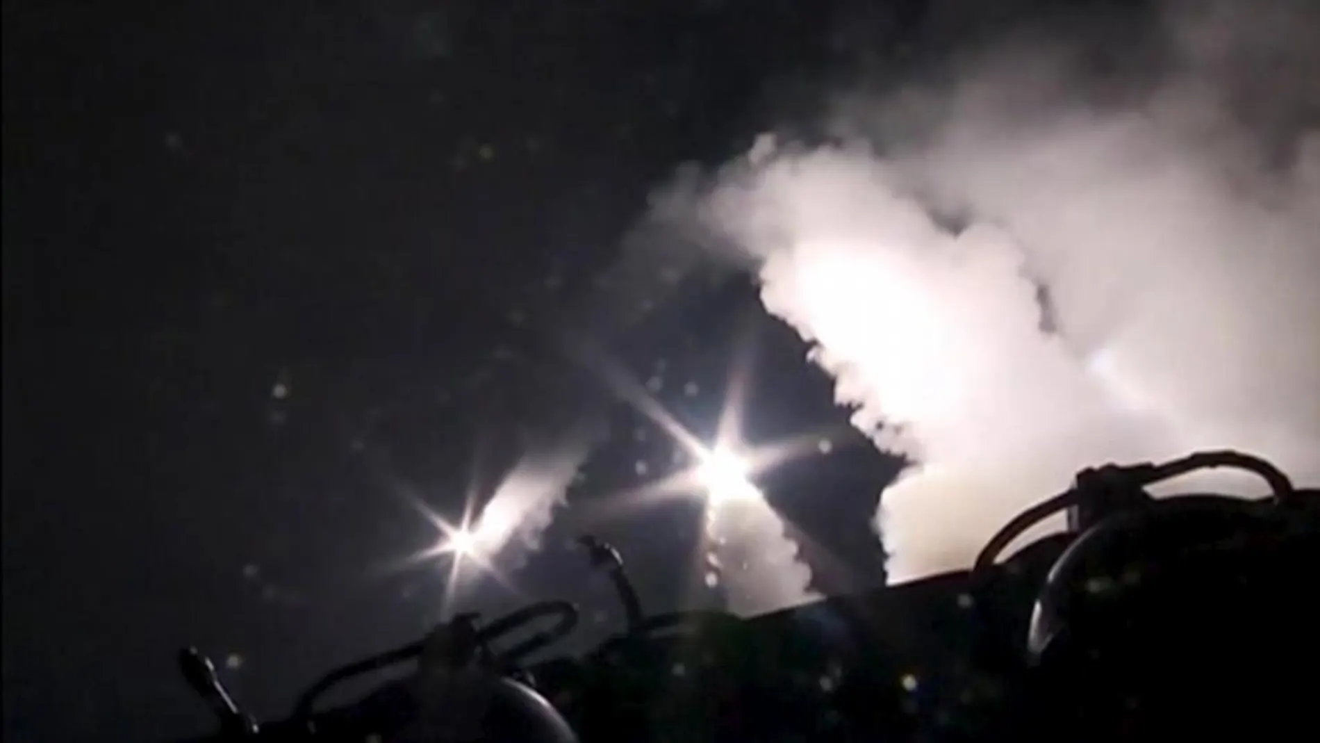 Imagen de vídeo del lanzamiento de un misil desde un buque ruso en el Mar Caspio