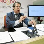 El concejal del PP Gregorio Serrano analizó ayer en el centro de prensa municipal el plan de austeridad