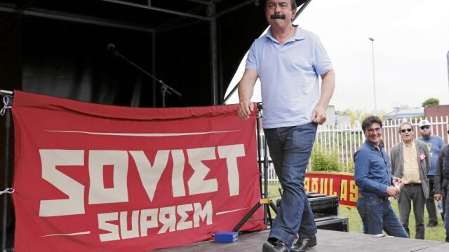 El secretario general de la CGT, Philippe Martinez, antes de dirigirse a los huelguistas de Air France en Bobigny
