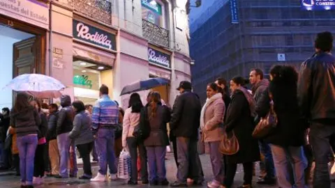 Las colas para comprar lotería comenzaron hace más de un mes