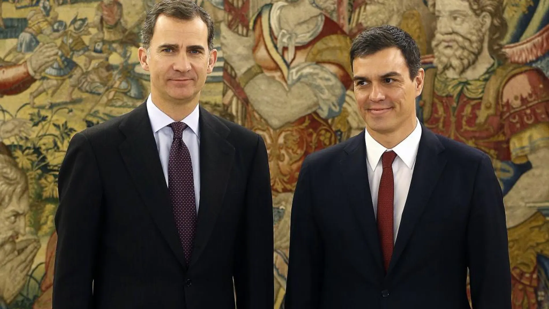 Felipe VI recibe en audiencia en el Palacio de la Zarzuela al secretario general del PSOE, Pedro Sánchez