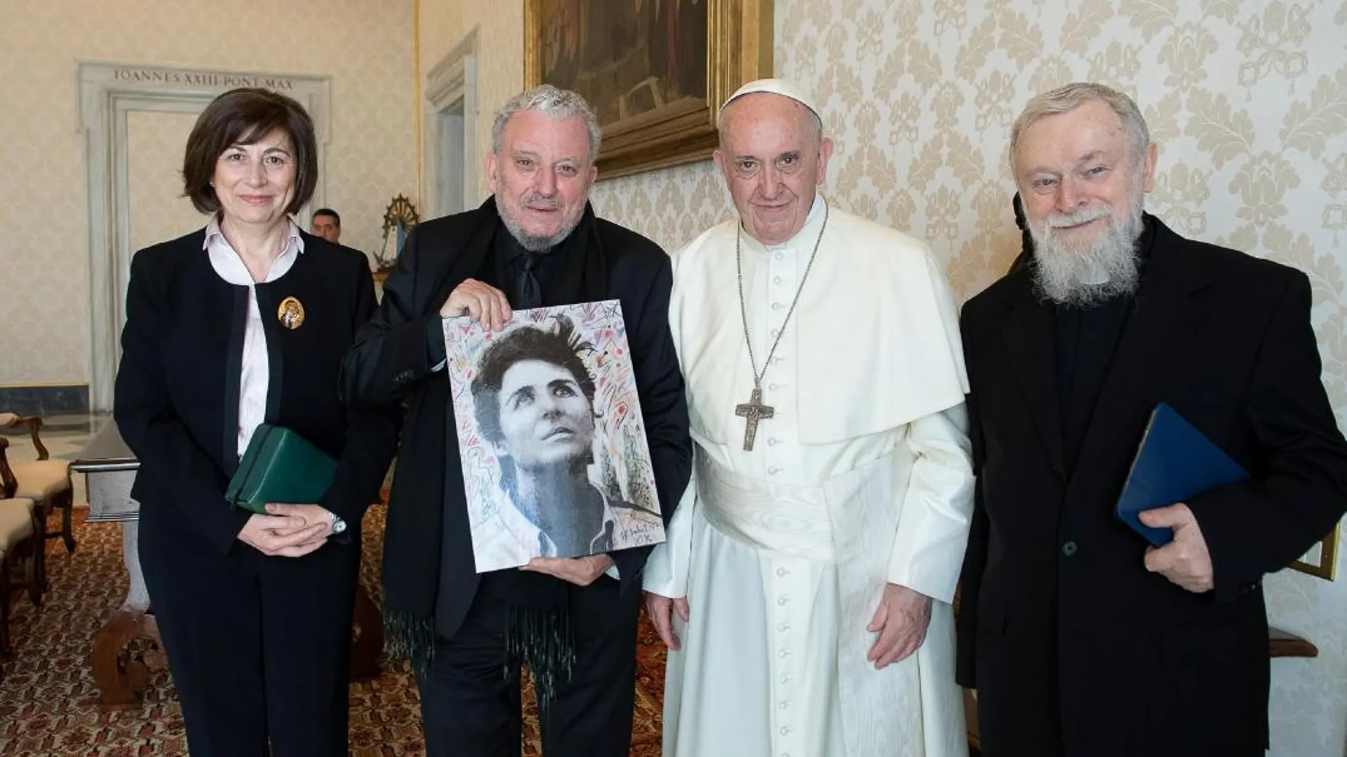 El Papa Francisco con Kiko Argüello y los otros miembros del equipo internacional del Camino Neocatecumenal