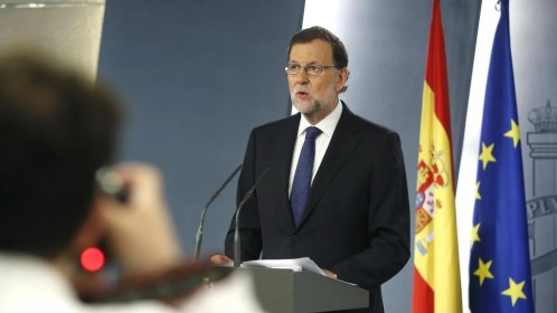 El presidente del Gobierno, Mariano Rajoy, durante su comparecencia a primera hora de la mañana en el Palacio de La Moncloa, tras el Brexit.