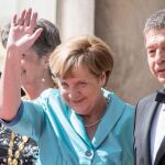 Angela Merkel a su llegada a la ópera, junto a su marido