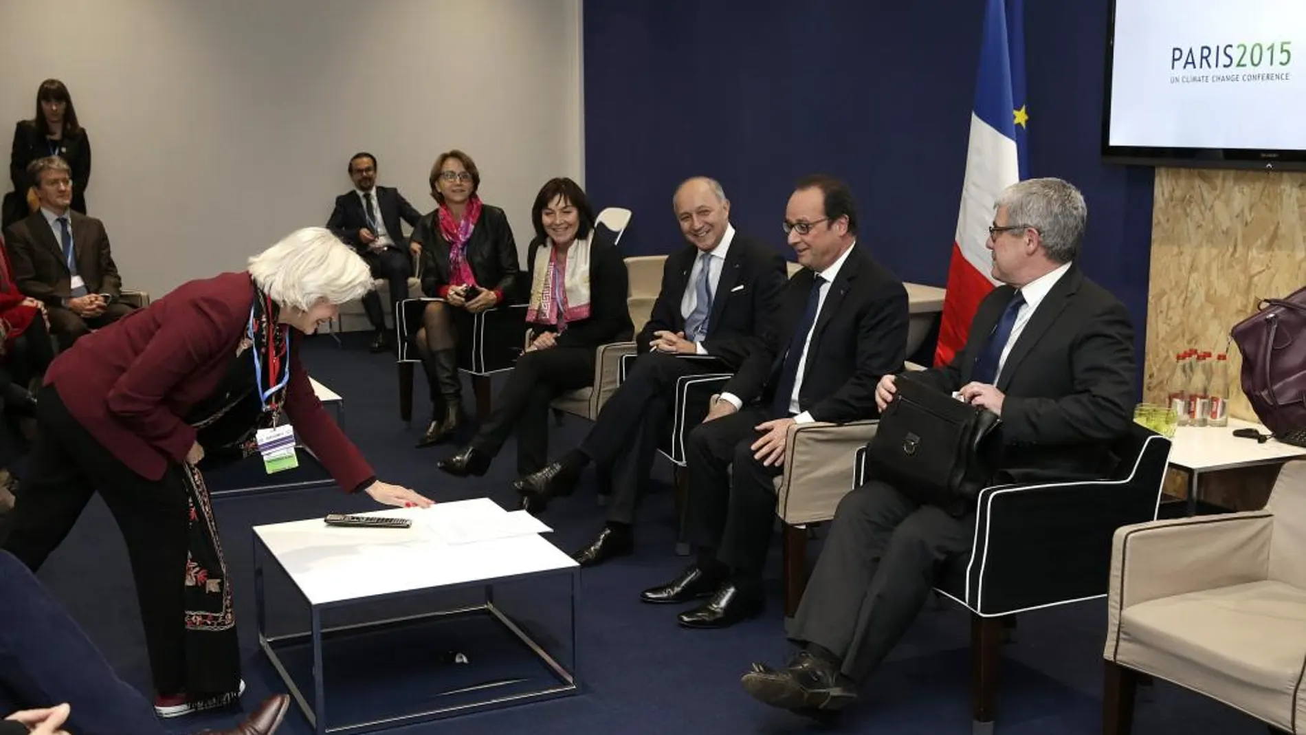 Laurent Fabius y Francois Hollande, en la Cumbre del Clima de París