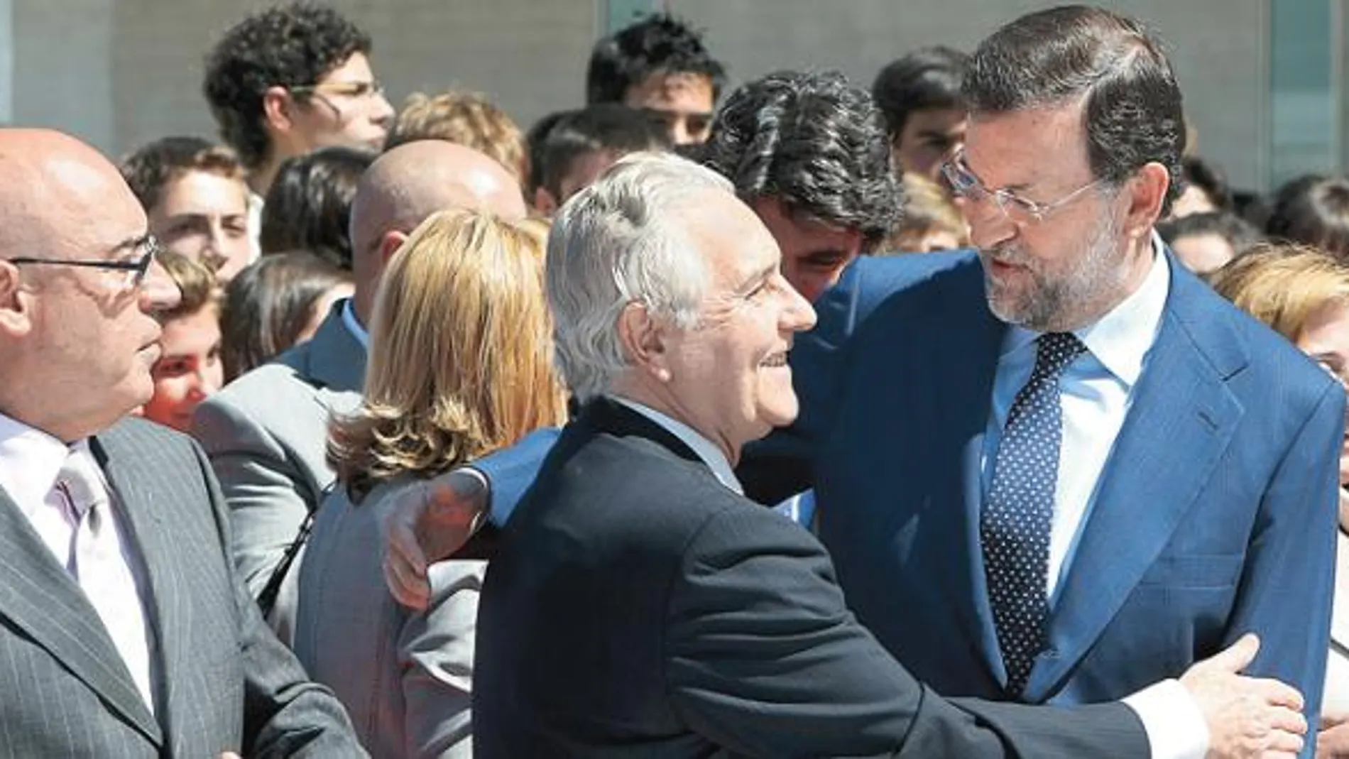 Rajoy y San Gil no se saludan en un homenaje a las víctimas