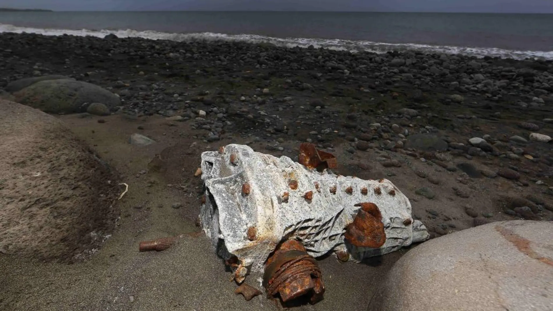 Uno de los trozos de metal hallados en la isla de La Reunión.