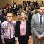 La consejera de Familia e Igualdad de Oportunidades, Alicia García, el alcalde de Valladolid, Óscar Puente, y los representantes de la Asociación «Avomacyl»
