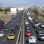 Tráfico fluido en las primeras horas del sábado, con solo retenciones en A-1