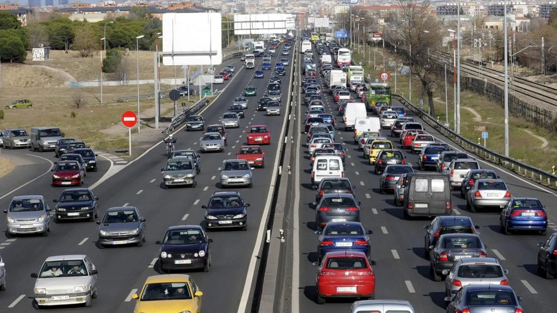 Tráfico fluido en las primeras horas del sábado, con solo retenciones en A-1