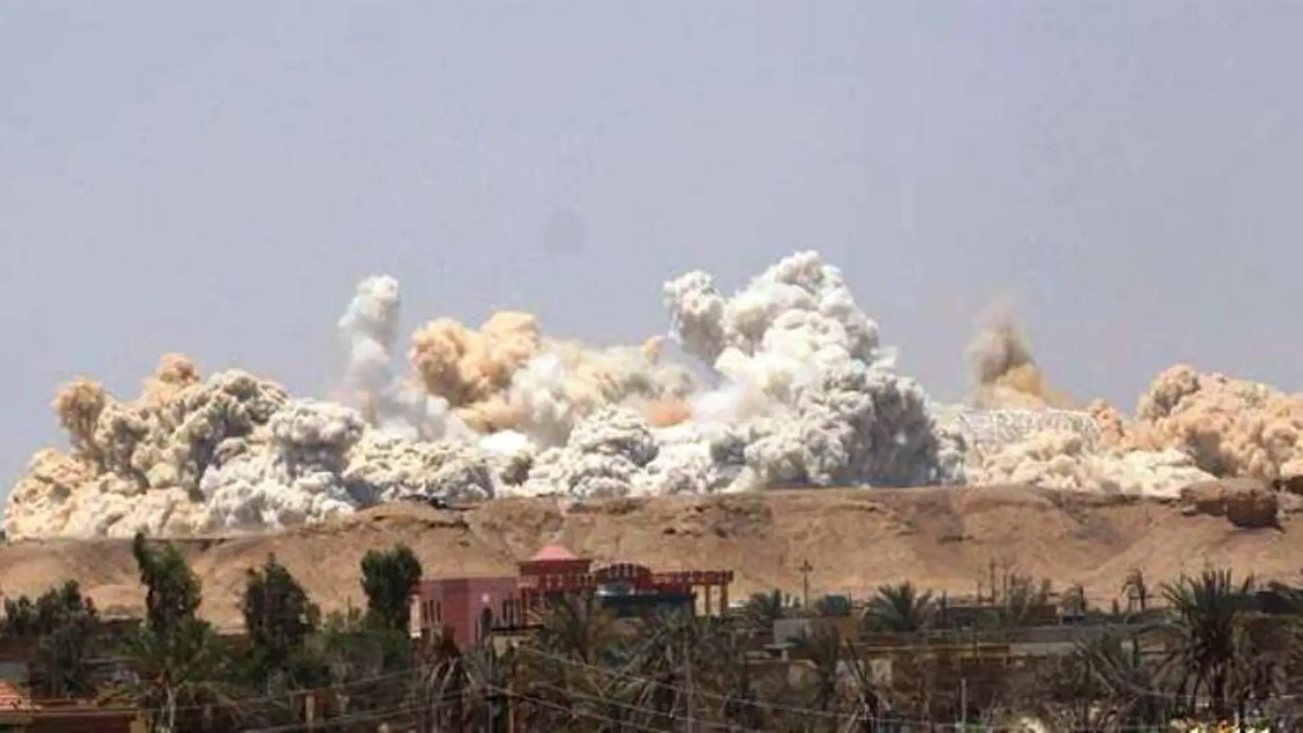 Imagen de la voladura del estadio de Ramadi.