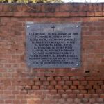 Fotografia facilitada por el Ayuntamiento de Madrid que ha repuesto hoy la placa de homenaje a ocho beatos carmelitas fusilados durante la Guerra Civil