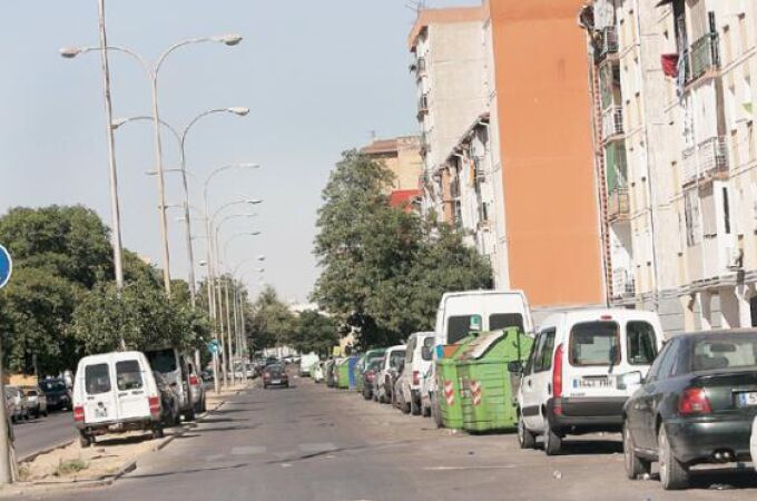 Una calle de las Tres Mil Viviendas, uno de los barrios más deprimidos de España