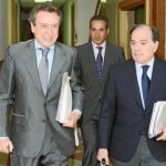Malestar entre políticos y agentes sociales por su salida de las cajas
