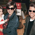 Katie Holmes y Tom Cruise, junto a la pequeña Suri