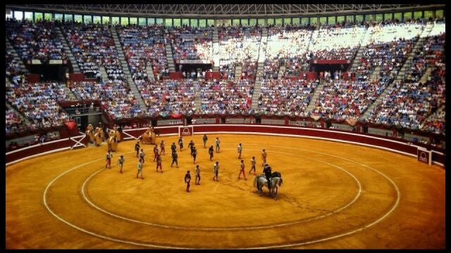 Paseíllo en la plaza de toros de San Sebastián