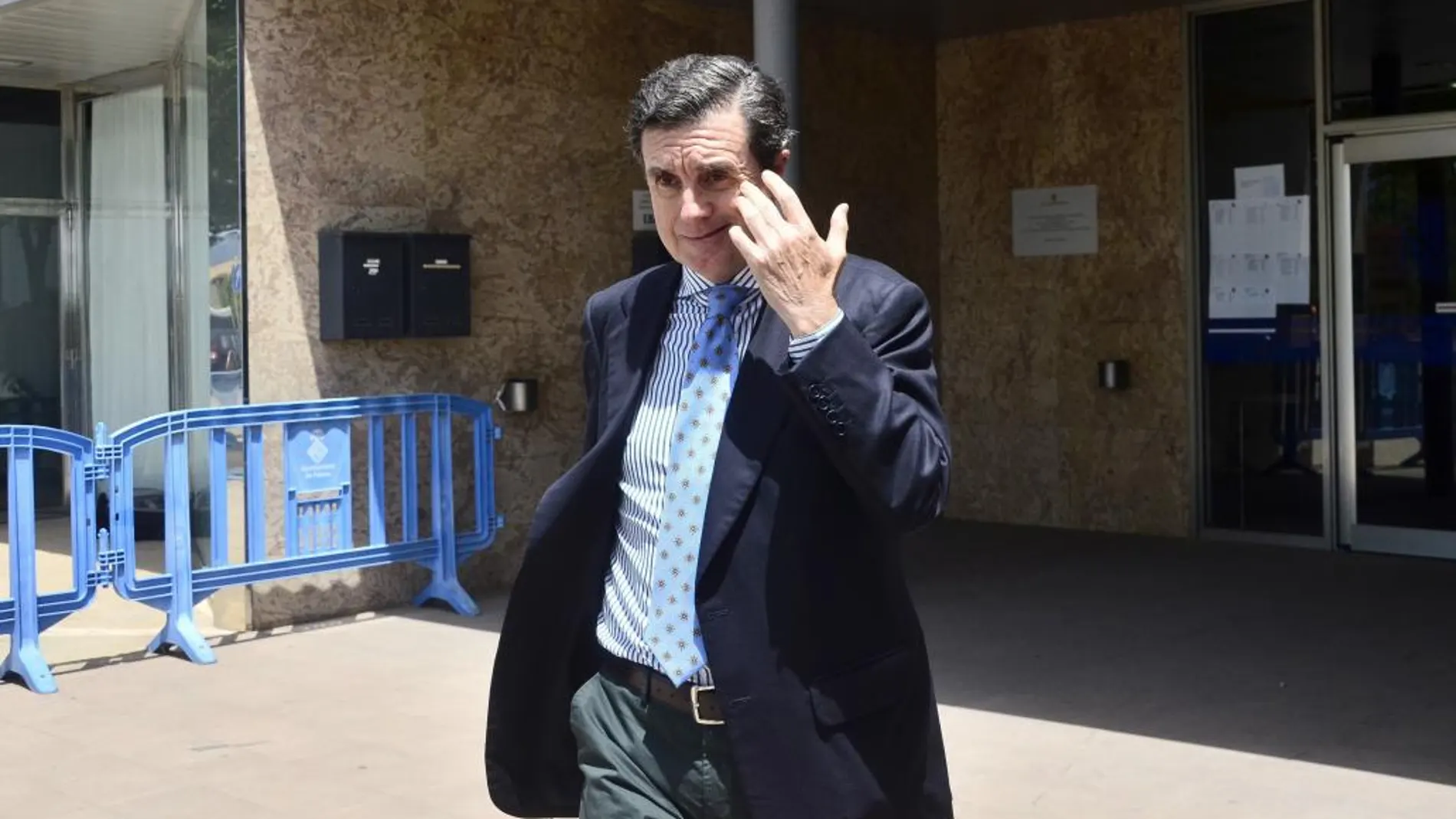 Jaume Matas a su salida de la sede de la Escuela Balear de la Administración Pública (EBAP) de Palma tras asistir a la presentación de las conclusiones del juicio del caso Nóos