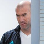Zidane, antes de la conferencia de prensa de ayer en Valdebebas
