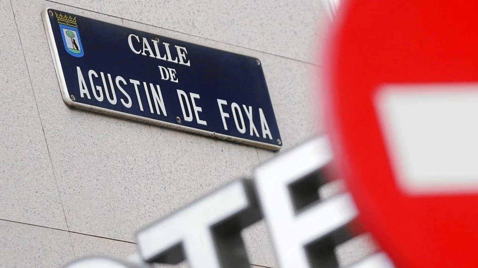 El poeta Agustín de Foxá da nombre a una pequeña calle de Madrid situada junto a la estación de Chamartín