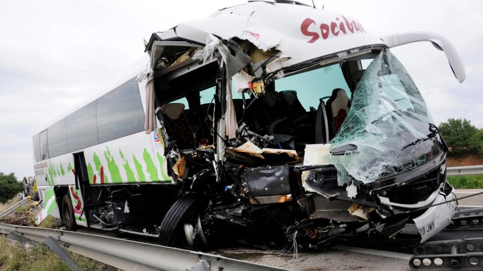 Imagen del accidente de autobús en Toledo. Foto: Efe