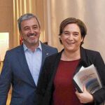 La alcaldesa de Barcelona, Ada Colau, y el presidente del grupo socialista, Jaume Collboni, ayer en Barcelona