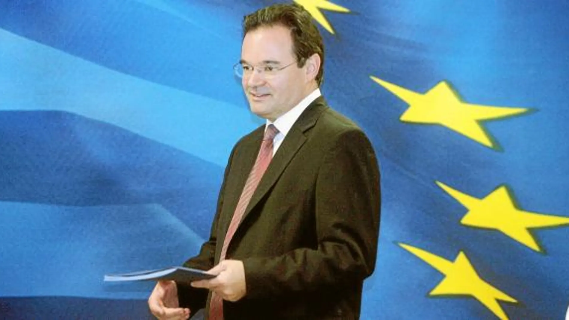 El ministro de finanzas griego, Yorgos Papaconstantinu, calificó de «totalmente positivo» el dictamen de los inspectores de la UE y el FMI