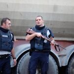 Agentes de policía en el norte de París
