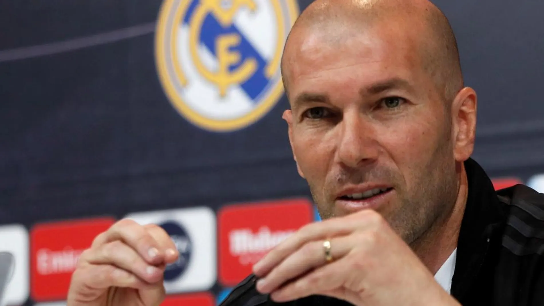 El entrenador francés del Real Madrid, Zinedine Zidane, durante la rueda de prensa después del entrenamiento de hoy en Valdebebas.