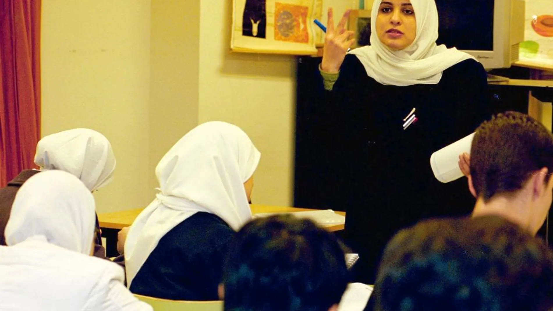 Una profesora de religión musulmana en la Mezquita de la M-30 Madrid