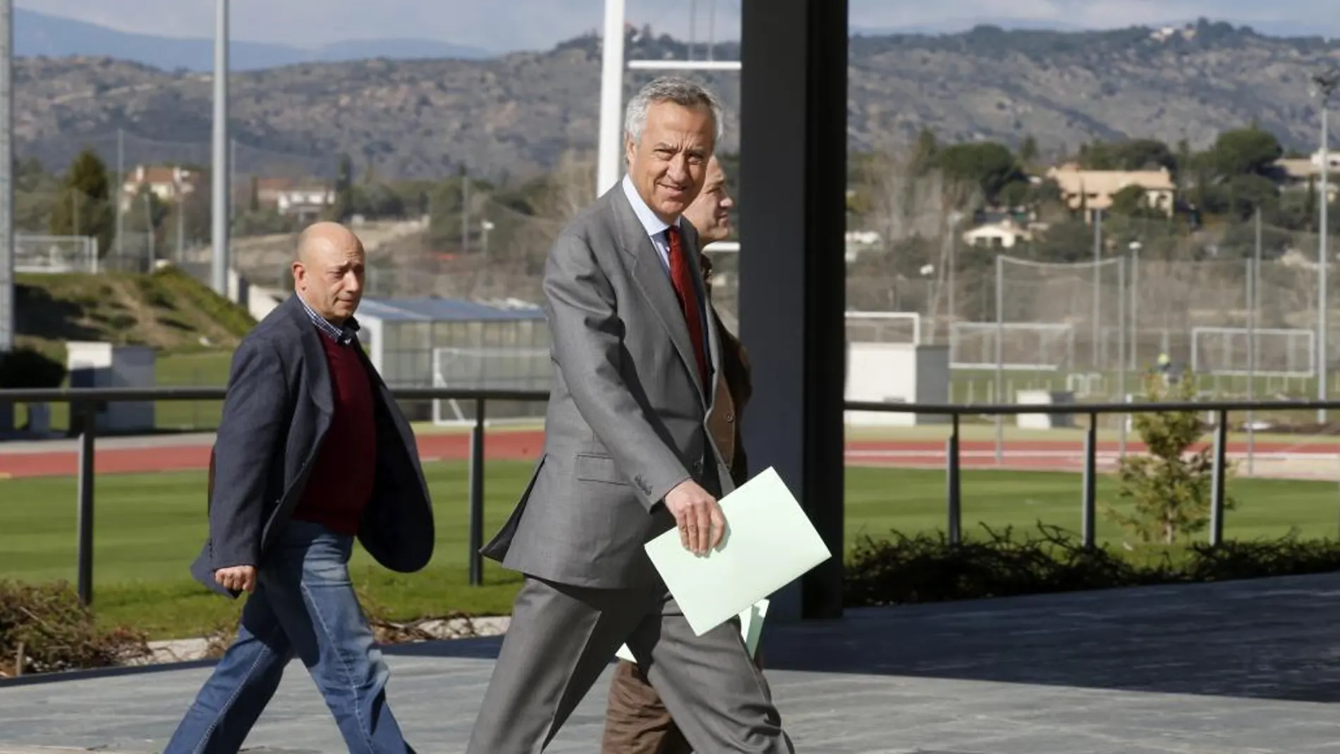 El subdirector general de Deporte Profesional y Control Financiero del Consejo Superior de Deportes, Fernando Puig de la Bellacasa,d., a su llegada a la Ciudad del Fútbol después de que CSD haya dado por finalizado el plazo a la Real Federación Española de Fútbol (RFEF) para la entrega de documentos por el 'caso Recreativo' y, ante la falta de respuesta del presidente Ángel María Villar, se ha personado hoy el miércoles en La Ciudad del Fútbol para conseguirlos.