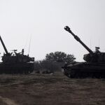 Los soldados israelíes de la unidad de artillería participan en un entrenamiento militar en la meseta del Golán, cerca de la frontera entre Israel y Siria