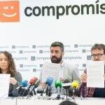 Pere Fuset, Gloria Tello y Giuseppe Grezzi el día que presentaron mediáticamente su denuncia contra el PP basada en «lo aparecido en los medios de comunicación»