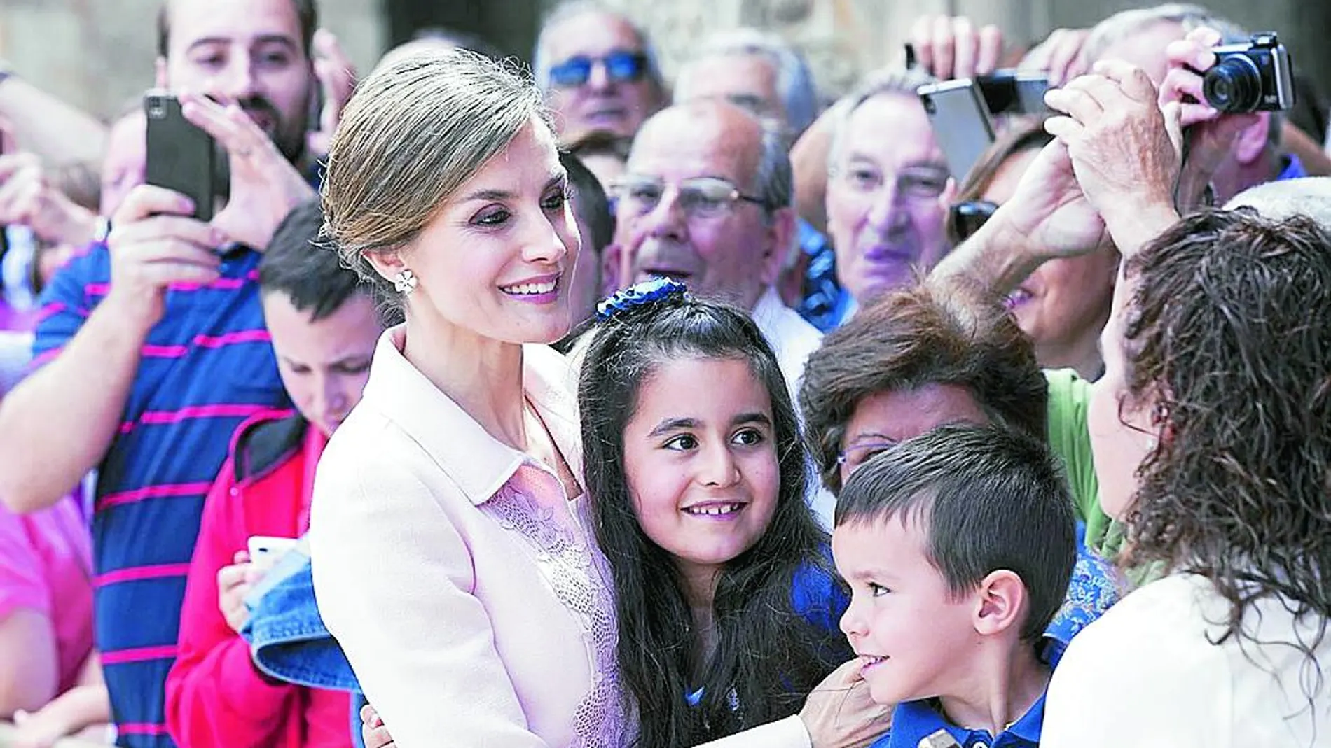 La Reina ensalza en Salamanca la labor del Regimiento de Ingenieros