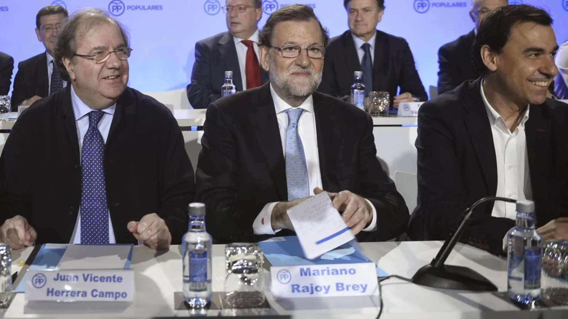 Mariano Rajoy junto a Juan Vicente Herrera y Fernando Martínez-Maíllo, durante la reunión de la Junta Directiva del PP de Castilla y León