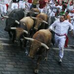 San Fermín abre el telón de fiesta, toros y riesgo