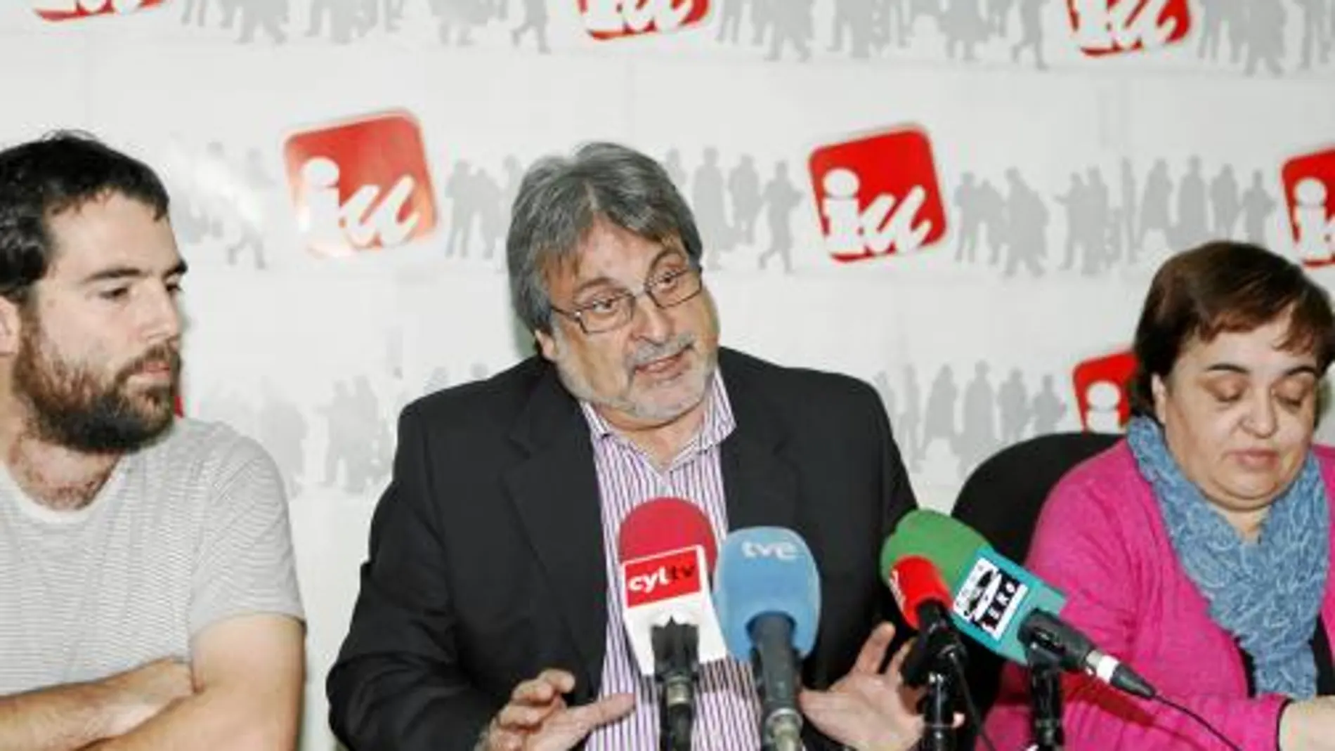 José María González presenta su proyecto, junto a Peña y Carmen Ordax
